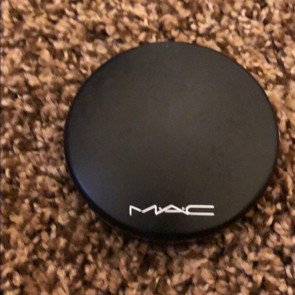 MAC Mineralized skin finish natural